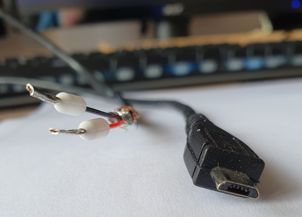 USB Stromversorgung offen